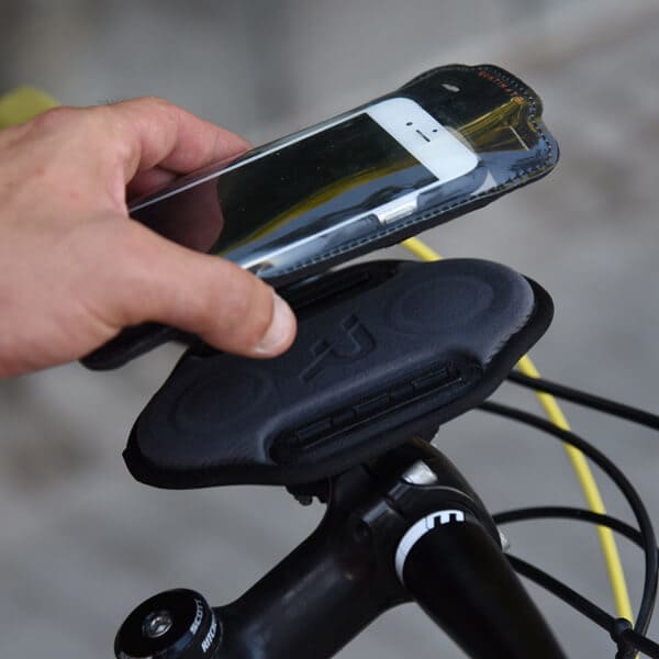 Clip your U-Run to the bike through the docking system: cool and super-easy to use